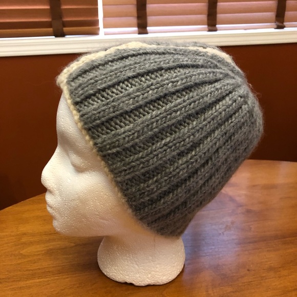 Warm hand knit toque. - Picture 2 of 4